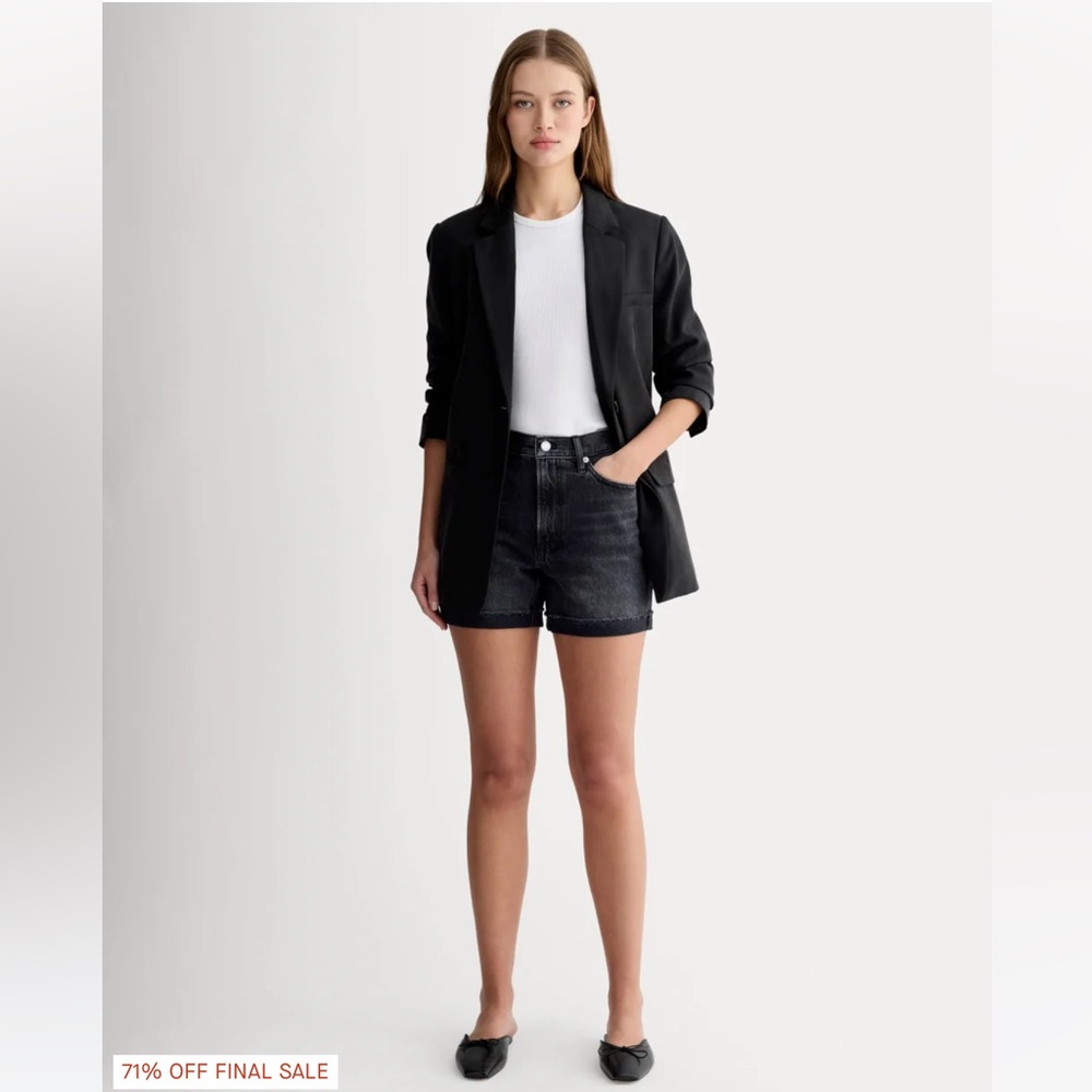 Everlane Organic Cotton Dark Denim Jean The Cheeky Shorts. Size 24